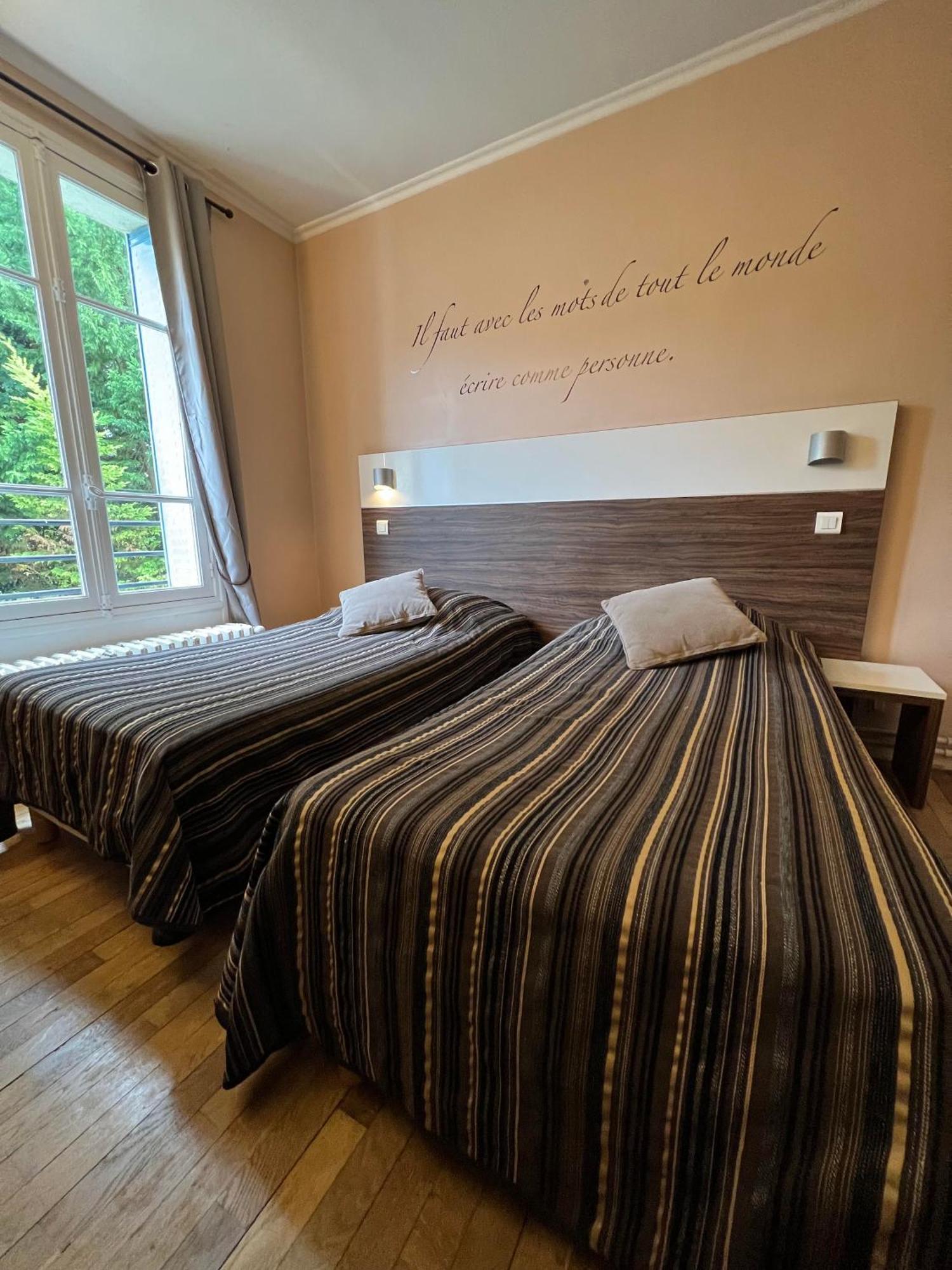 Logis Hotel & Restaurant - Les Bords De Seine La Roche-Guyon Luaran gambar