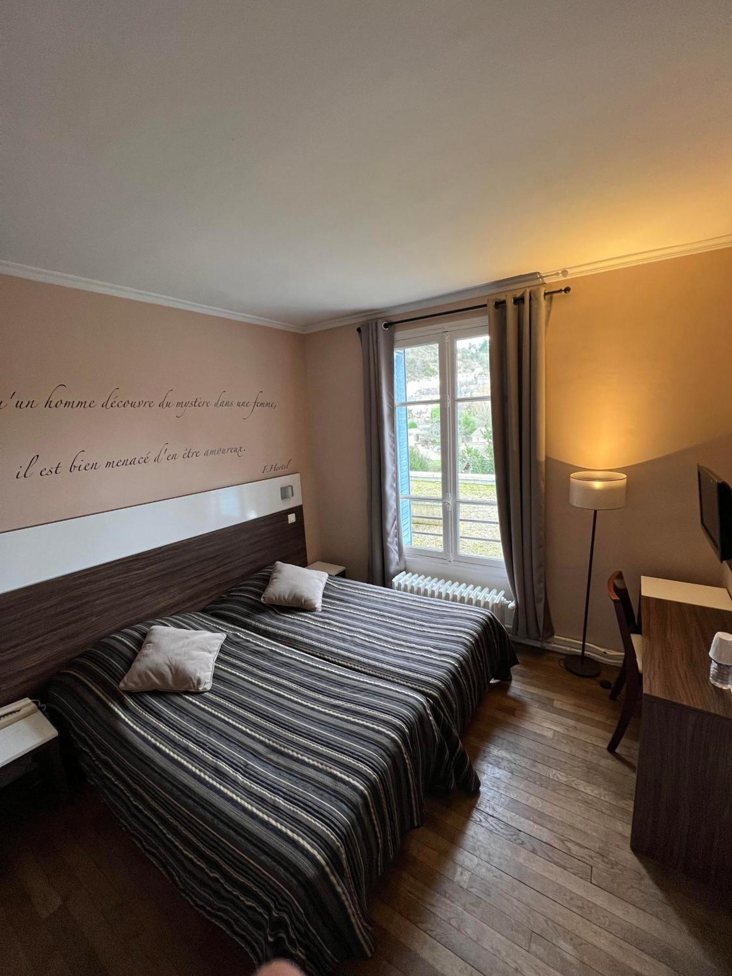 Logis Hotel & Restaurant - Les Bords De Seine La Roche-Guyon Luaran gambar