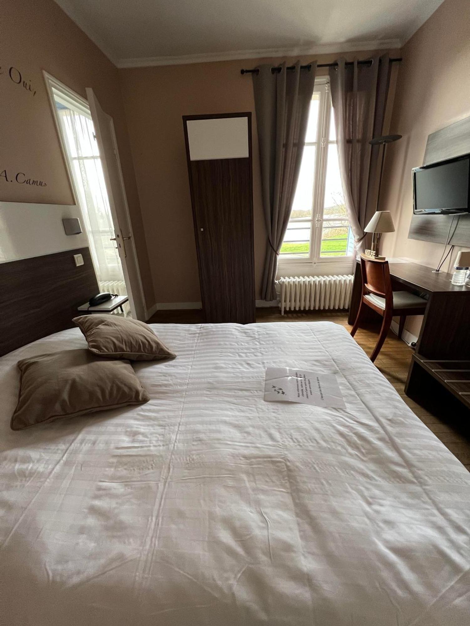 Logis Hotel & Restaurant - Les Bords De Seine La Roche-Guyon Luaran gambar