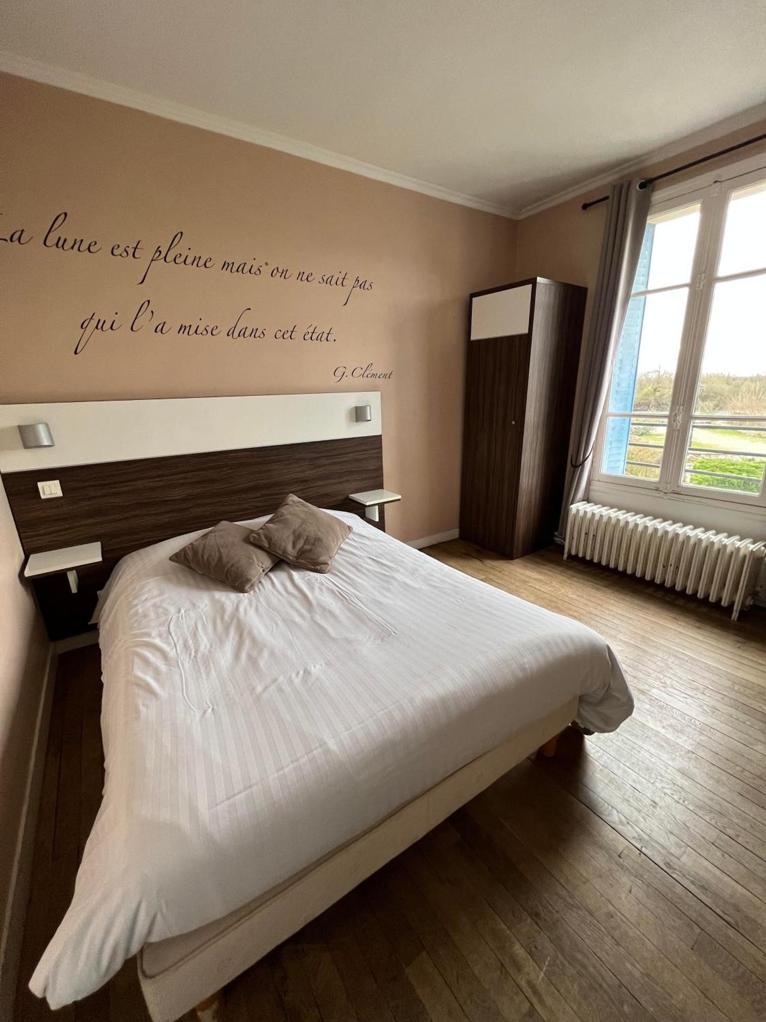 Logis Hotel & Restaurant - Les Bords De Seine La Roche-Guyon Luaran gambar