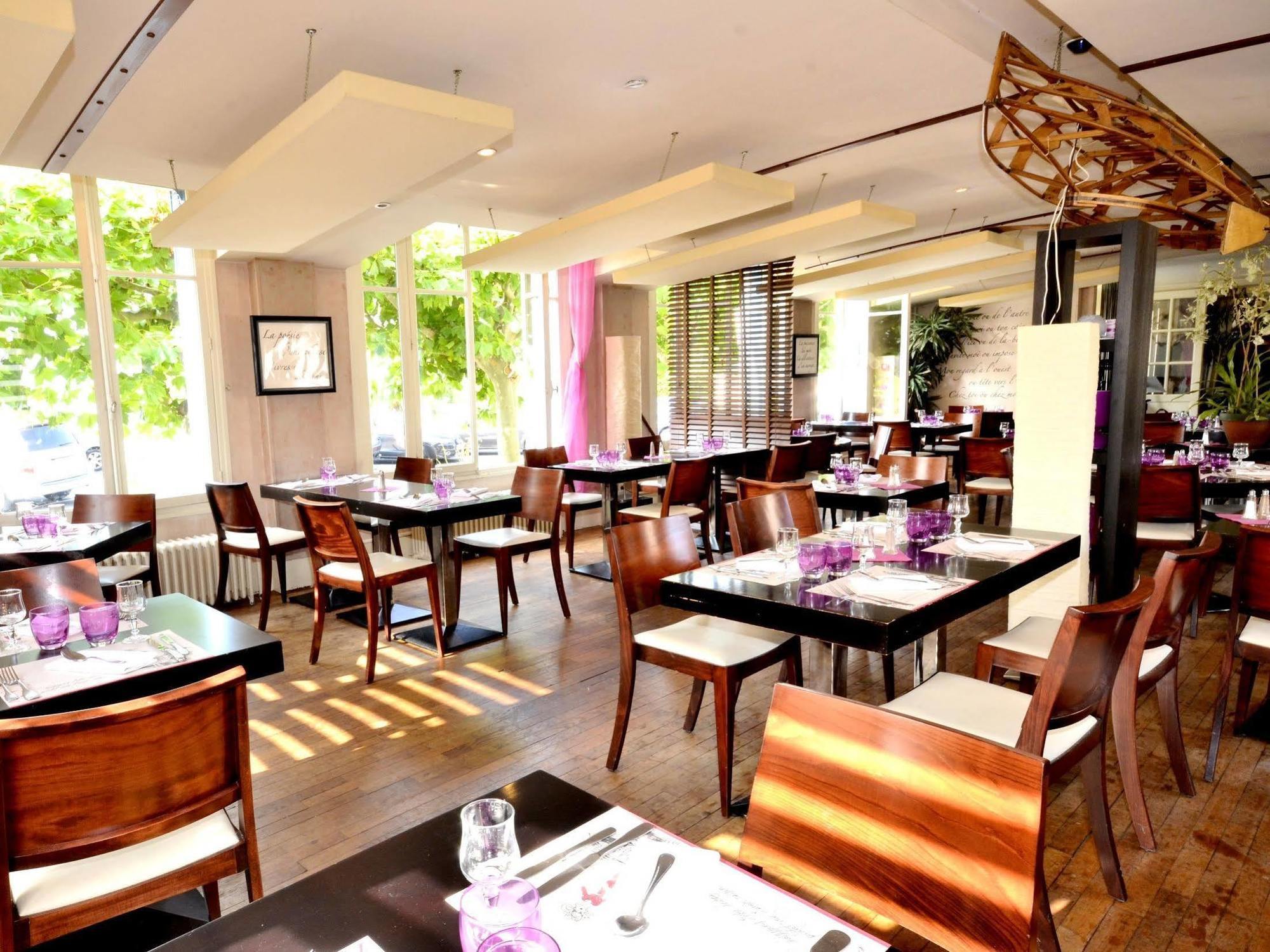 Logis Hotel & Restaurant - Les Bords De Seine La Roche-Guyon Luaran gambar