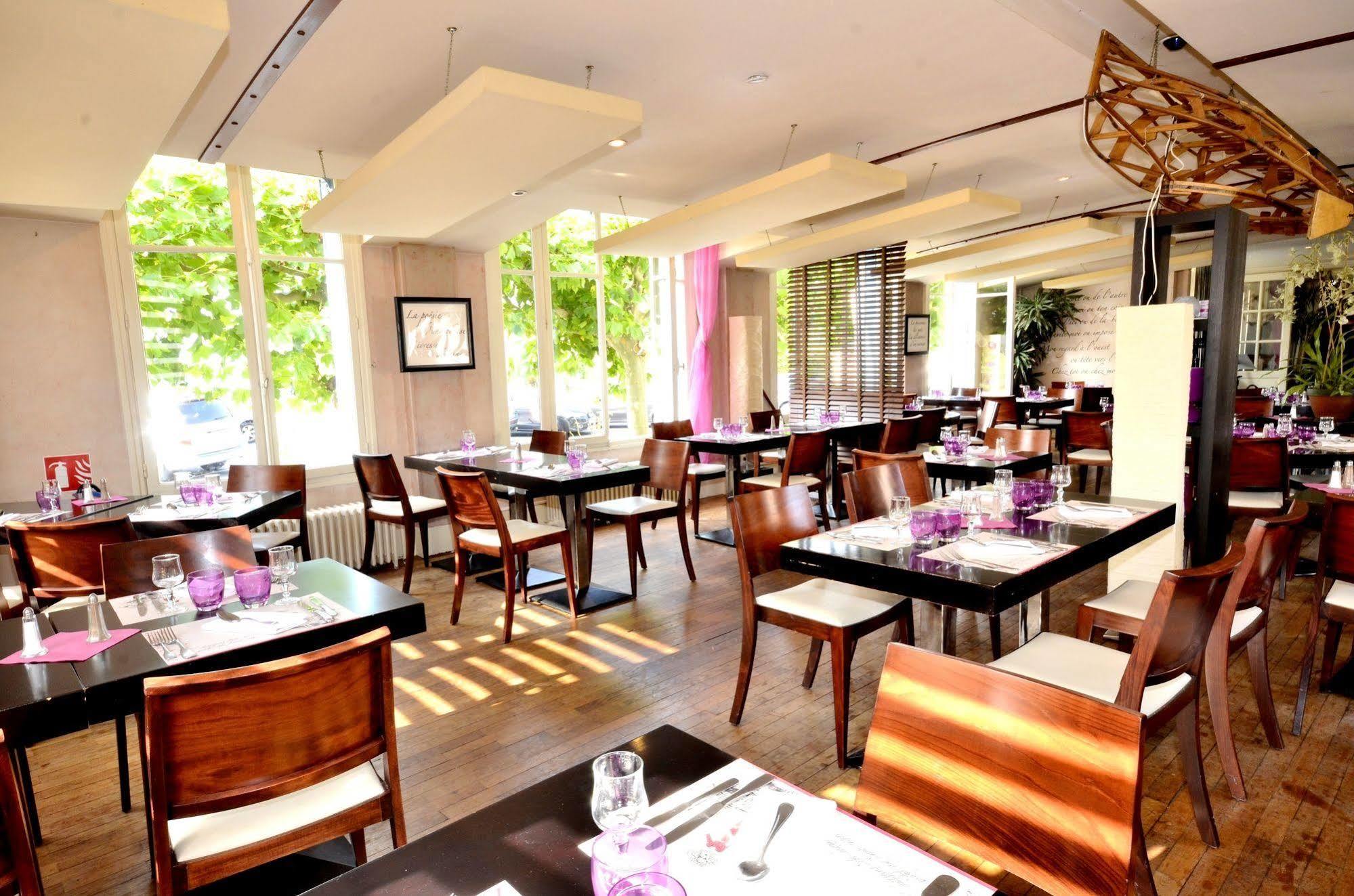 Logis Hotel & Restaurant - Les Bords De Seine La Roche-Guyon Luaran gambar